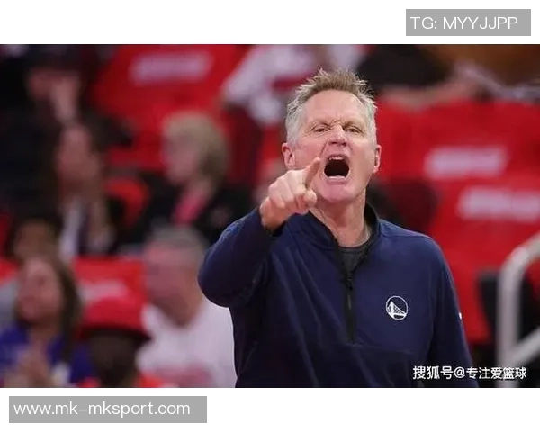 库里精彩彩虹球被判无效裁判延迟吹哨引发争议