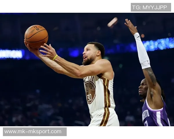 库里半场火力全开三分雨下23分助攻3次展现超级状态